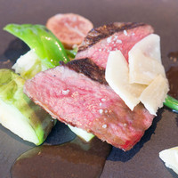 KINOE - 讃岐黒毛和牛のステーキ（+500円)右下の有機レモンを絞って(*^^*)