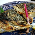 うをひろ - サーモン頭焼き