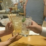 千匹屋 立ち飲み屋 - 大将の背中越しに乾杯！