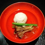 祇園 にしかわ - 碗物：ホタテ貝とむかごのしんじょ！！三度豆とそうめんかぼちゃ、ゆず皮が入っており、ゆずの香り、味がするダシで旨かったっちゅっ～♪(^o^)丿