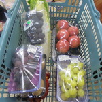 ヤオヨシ - ブドウが旨い時期ですねえ