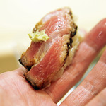 初音鮨 - 鮪大トロの漬けの握り（炙り）