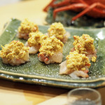 初音鮨 - 細かく叩いた千葉の伊勢海老とミソを合わせて