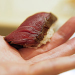 初音鮨 - 鮪の赤身の漬けの握り