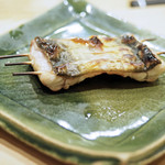 初音鮨 - 琵琶湖、２ｋｇの天然鰻の串焼き（蒸らしなし）
