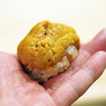 利尻の紫雲丹の握り