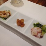 レストラン リリウム - 口水鶏（よだれ鶏）・醤蘿蔔（大根の中華漬け）
      　蒜茸八帯魚（タコのにんにく風味）