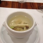 レストラン リリウム - 醋椒魚湯（白身魚のスープ）