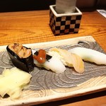築地玉寿司 ささしぐれ - 塩辛軍艦、いかのわたのせ、白みる貝、いか