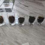 リール ギンザ - お茶は５種類からの選択可能ですが一度テーブルまで持って来くれます！