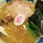 粋な一生 - ―2016.9.10―
      特製醤油ラーメン真上