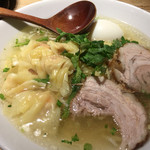 塩らー麺 本丸亭 横浜店 - 海老ワンタン塩ラーメン トッピング塩たまご