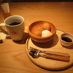 マルモキッチン - ホットコーヒー、＋セットドーナツ。