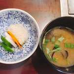 磐梯 - シジミの味噌汁とお新香   味噌汁は敢えて
      少な目に、お腹いっぱいなので、