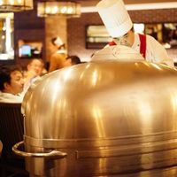 ロウリーズ・ザ・プライムリブ 恵比寿ガーデンプレイス店 - 「シルバー」と呼ばれるカート
