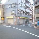 チャミヤラキッチン - 田端から～チェックポイント4／7　ここが最重要ポイント。交差点を渡ったら、道路が左に曲がるところで右へ進みます。