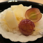 青華こばやし - 28年9月　梨とピオーネのかき氷　ほうじ茶シロップ