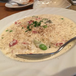 bistro アナログ舎 - 生ハムと立川産の枝豆と島オクラのチーズたっぷり麦米クリームリゾット 880円。
