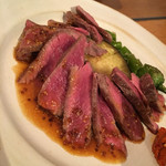 bistro アナログ舎 - 仔羊のタリアータ（ローストして薄切り）ディアブルソース 1,080円。