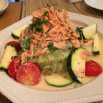 bistro アナログ舎 - 駿河湾の桜海老とやわらかく煮たキャベツのアンチョビクリーム煮 750円。