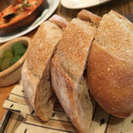 bistro アナログ舎 - お通し むぎこ製ぱん所のバゲット。