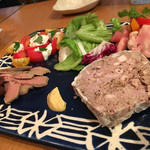 bistro アナログ舎 - 前菜4種の盛り合わせ 1,250円。