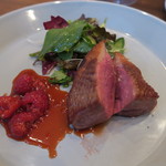 モンプチコションローズ - 28年9月　ハンガリー鴨ロースト　焦がし蜂蜜ラズベリーソース