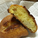 ベーカリー燈 - アーモンドプードルのスポンジのような食感