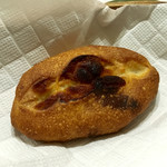 ベーカリー燈 - アーモンドとレモンのパン ￥160