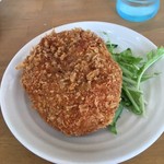 食い味の道有楽 - 板場の賄いおかず、肉じゃがコロッケ