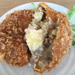 食い味の道有楽 - 肉じゃがコロッケ、ジャガイモ、人参、玉葱など野菜がゴロゴロ！