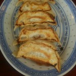 Totsukintei - 餃子、1個が大きいです。