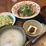 春陽 味な旅 - 牛肉茄子炒め香味野菜ソース
      大豆入りおかゆ