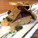 千陽 - テッパンの倉石牛の炭火焼に牛蒡のチップス