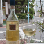 トレエウーノ サンドイッチ - “週替わりグラスワイン”から「Bigi  Orvieto Classico DOC Secco」サラッとした果実味と、
      洋梨のような爽やかな香りの白！
      