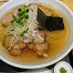 ななふく - 限定30食の塩らーめんにロースチャーシューをプラス。¥950