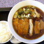 旭川ラーメン天山 - カツラーメン正油_800円、自動的に付く小ライスｗ