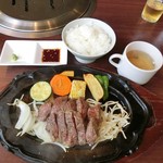 Kurogewagyuu To Shunyasai Ogawatei - 赤身ステーキ120ｇ・ランチセット、コーヒー付き、2,130円、中瓶ビール580円（税抜）