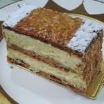 アシッドラシーヌ - ミルフォイユ480円パイ生地の間にクリームをサンド