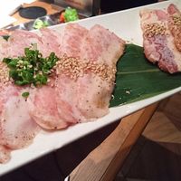 焼肉 433 - 三元豚のトントロ、豚カルビ