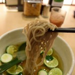 Oosaka Udon Kiraku - 歯ごたえ有り美味しい蕎麦だったが少量過ぎて残念～