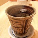 ますだや - 八海山一合680円。こぼすまで注いでくれます