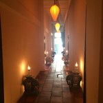 Temple Club - 店へと続く通路