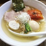 RAMEN CiQUE - 塩ラーメン730円
      チャーシュー肩ロース1枚100円
      黒味玉100円
      焼トマト150円
      