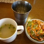 Shiwarira - 今日も Aランチ  ランチスープと野菜サラダ