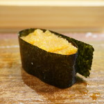 伊勢鮨 - 氷下魚（卵）の軍艦 ・・このお店ならではの一品。