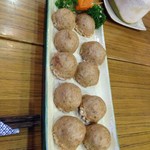 Hoang Yen - 見た目は完全にたこ焼き、練り物を揚げたもの。モチっとカリッとした歯応え