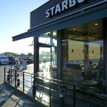 Starbucks Coffee - 朝日を浴びるスタバ