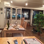 FRENCH　DINER - 広くて明るい店内