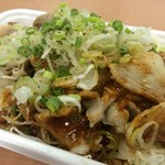 ロッキーズ カフェ - Rocky's Cafe南青山移動販売(2種類ハーフ&ハーフ(豚バラ、鶏モモ)+うま辛味噌ダレ)